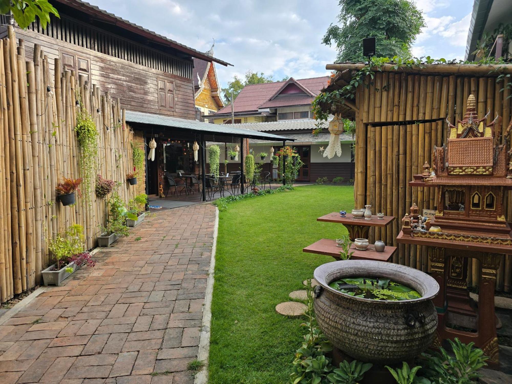 The Old City Rooms Chiang Mai Exterior foto